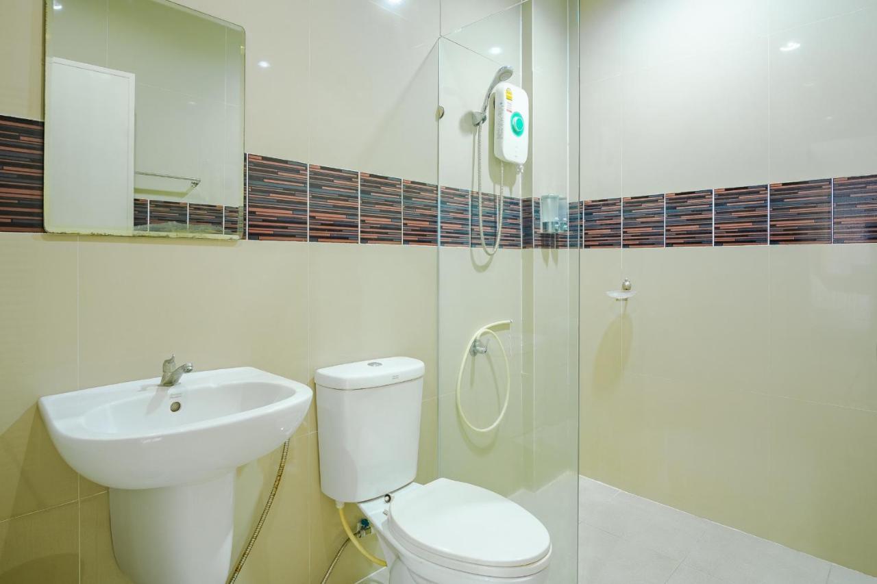 Oyo 303 Phoomjai House Apartamento Chalong Exterior foto