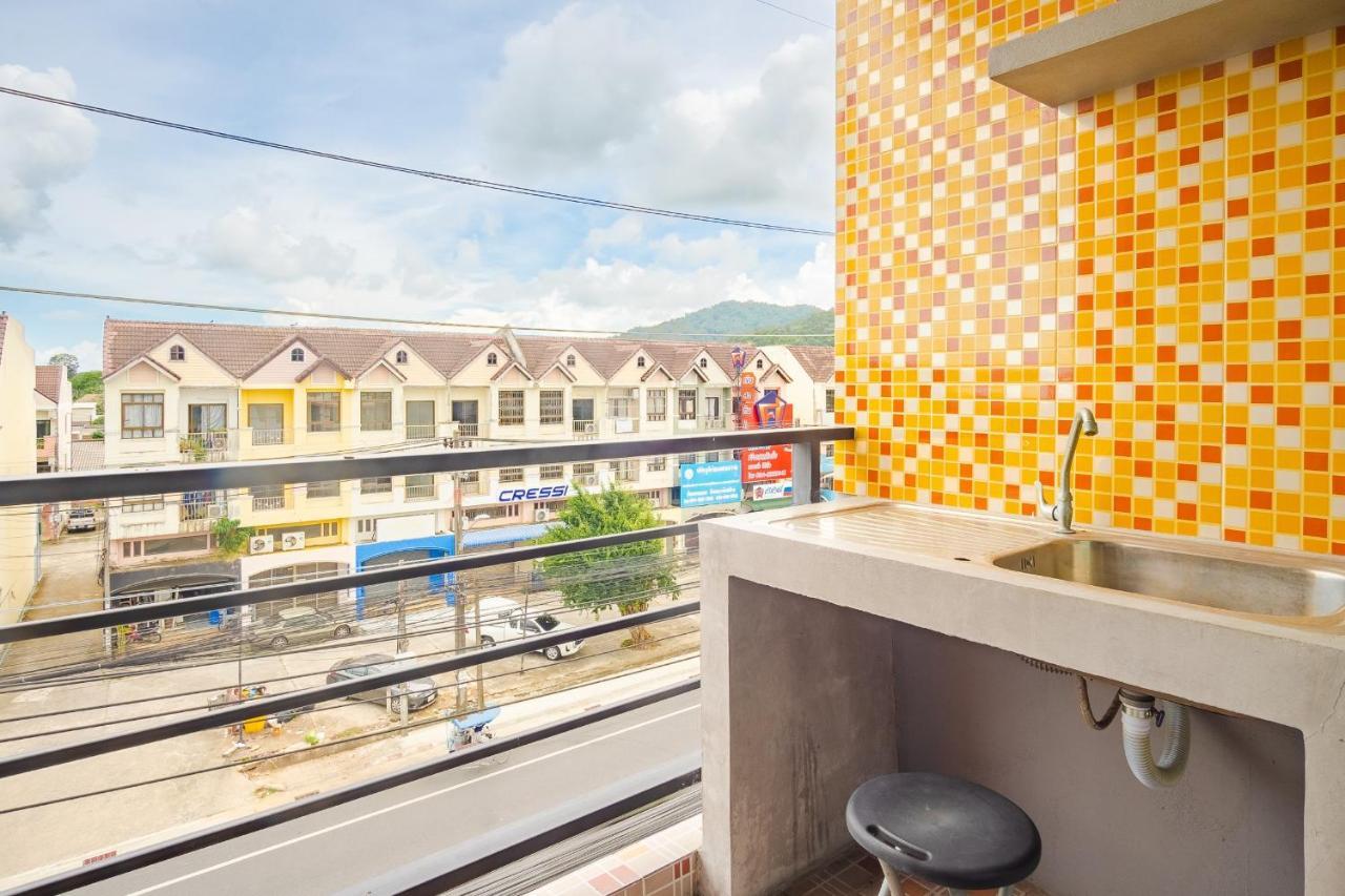 Oyo 303 Phoomjai House Apartamento Chalong Exterior foto